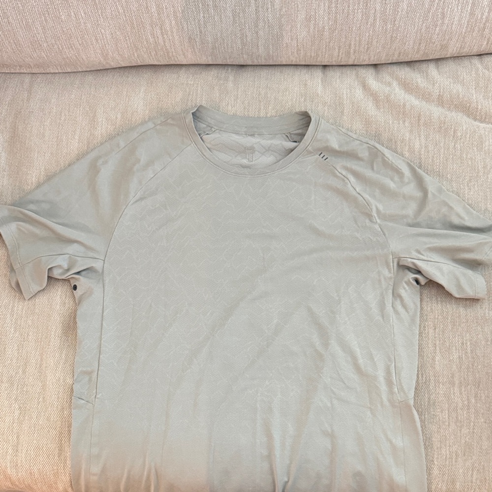 lululemon athletica Light Gray Short Sleeve Tee Men’s